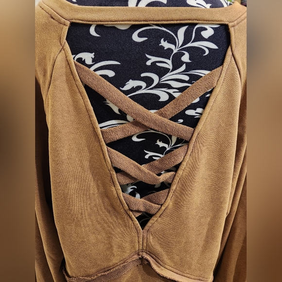 NWOT, POL Crossed Paths Pullover Sweatshirt Size Small - Picture 8 of 12